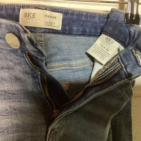 Buckle BKE Parker Jeans | Straight Cropped | High Rise | 24 x 28 - Picture 2 of 3
